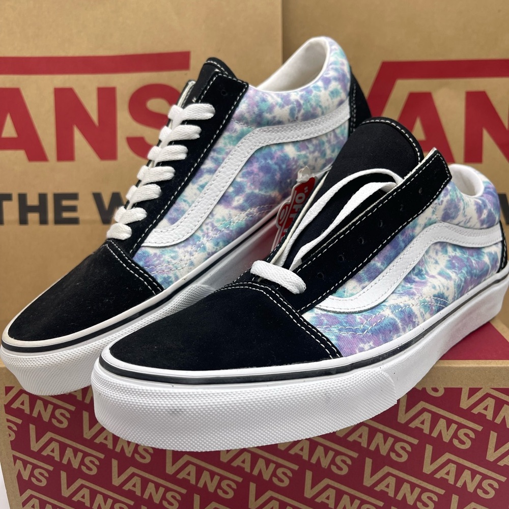 Vans Men’s Old Skool
(Englshlvndrtiedye)Blkprp English Lavender Tie-Dye Sneakers - Picture 5 of 16